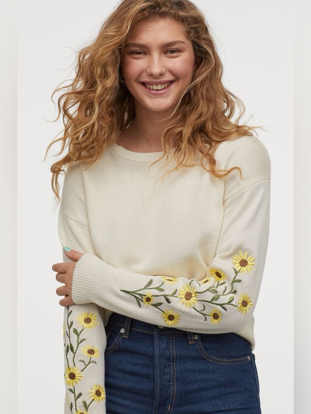 H&M White Sunflower Embroidered Sweater Size Medium